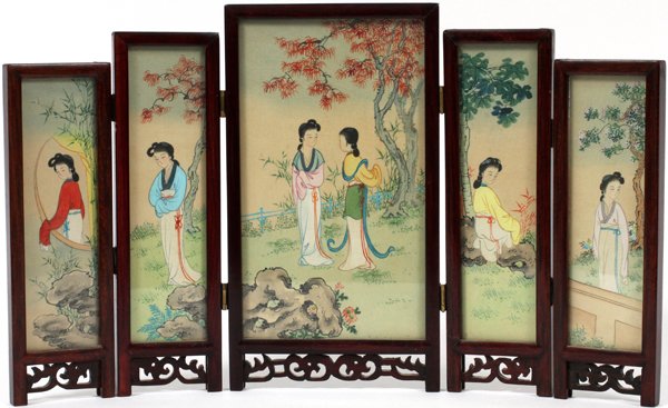 CHINESE ROSEWOOD TABLE SCREEN: CHINESE ROSEWOOD TABLE SCREEN, H 8", W 13 1/2" (OPEN):Comprising five rosewood panels of graduated size, painted with ladies in garden settings.