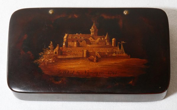 DUTCH LACQUERED SNUFF BOX 1795: DUTCH LACQUERED SNUFF BOX, 1795, L 5", 'VALKHOL TE NYMEGEN':Rectangular hinged snuff box, the cover depicts a castle, titled and dated below.