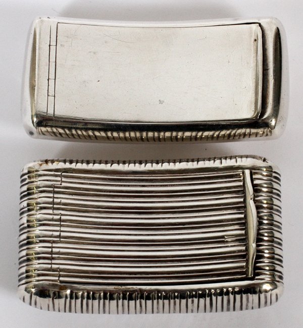 ENGLISH & EUROPEAN SILVER BOXESAND VINAIGRETTE: ENGLISH & EUROPEAN SILVER BOXES (3) AND VINAIGRETTE, LATE 18TH-EARLY 20TH C., L 1"-1 1/2":Including 1 George III patch box by IS (unidentified), London, 1793-94, bright cut decoration; 1 William IV vi
