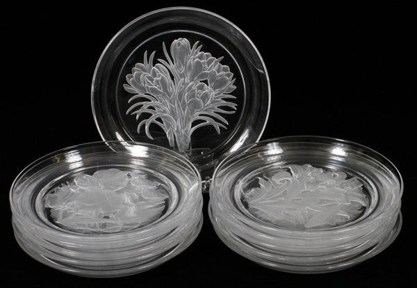 HOYA CRYSTAL FLORAL SALAD PLATES ELEVEN: HOYA CRYSTAL FLORAL SALAD PLATES, ELEVEN, DIA 8 1/4":Including 11 plates in various floral patterns, Dia.8 1/4".