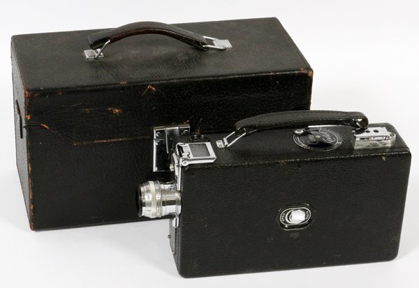 CINE-KODAK MODEL K 3.5 C1930: CINE-KODAK MODEL K 3.5, C1930:one Cine-Kodak Model K3.5 with carry case, hand crank power. Introduced in 1930 by Kodak.