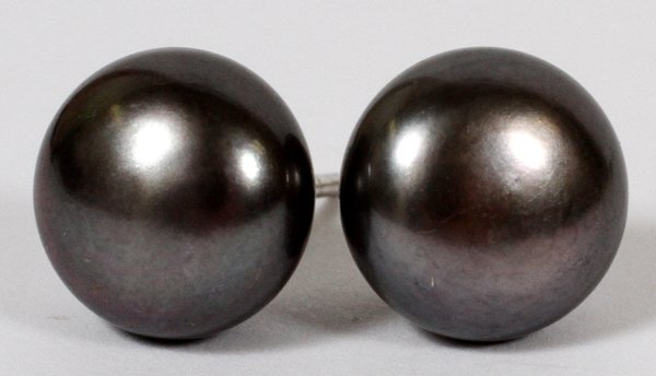 FRESHWATER PEARL EARRINGS PAIR: FRESHWATER PEARL EARRINGS, PAIR, DIA 1/4":14kt white gold lady's stud back earrings, featuring fresh water pearls mounted at the center. Measuring Dia. 1/4".
