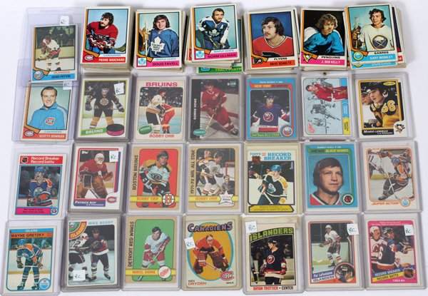 HOCKEY TRADING CARD COLLECTION TOPPS O-PEE-CHEE ETC: HOCKEY TRADING CARD COLLECTION, TOPPS, O-PEE-CHEE, ETC. 1970-80, 250+:includes approximately 240 Topps trading cards including: Gordie Howe (Red Wings and Whaler), Bobby Hull, Wayne Gretzky, Bobby Orr