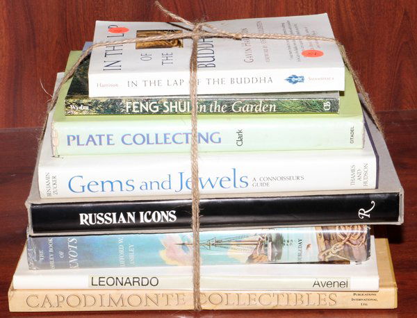 ART AND COLLECTIBLES BOOKS EIGHT: ART AND COLLECTIBLES BOOKS, EIGHT:Including: "Plate Collecting", "Gems and Jewels", "Russian Icons", "The Ashley Book of Knots", "Leonardo", "Capodimonte Collectibles", "In The Lap of The Buddha" and