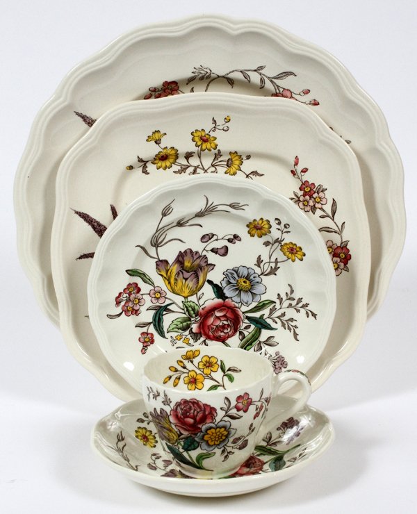 COPELAND SPODE 'GAINSBOROUGH' DINNER SET 46 PIECES: COPELAND SPODE 'GAINSBOROUGH (MARLBOROUGH)' DINNER SET, 46 PIECES:Including 10 dinner plates, Dia.11", 10 bread-and-butter plates, Dia.6 3/4", 10 cups, 10 saucers, and 6 square salad/dessert plates. G