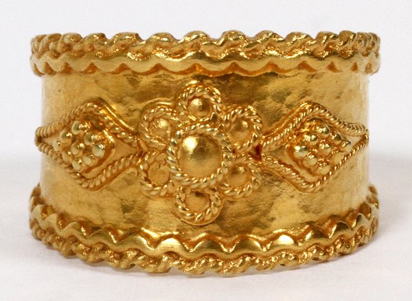 14KT YELLOW GOLD WIDE BAND RING SIZE 8 1/2: 14KT YELLOW GOLD WIDE BAND RING, SIZE 8 1/2, W 1/2":Byzantine style, stamped "585". Weighs approximately 4 grams.