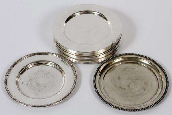 ONEIDA SILVER PLATE BREAD AND BUTTER PLATES 12 PCS.: ONEIDA SILVER PLATE, BREAD AND BUTTER PLATES, 12 PCS., DIA 6":includes 12 Oneida silver plate bread and butter plates, 6" Dia. Plus two non matching plates, 8" Dia.