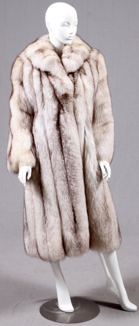 ARCTIC FOX FUR COAT VINTAGE SIZE 6: ARCTIC FOX FUR COAT, VINTAGE, SIZE 6, FURS BY ROBERT:A Furs by Robert lady's coat, measuring L. 48" x 18", L. 24" to the shoulder, size 6 approximately. For a high resolution photo