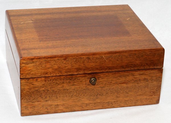 ALFRED DUNHILL OF LONDON MAHOGANY HUMIDOR: ALFRED DUNHILL OF LONDON MAHOGANY HUMIDOR, H 5 1/2", W 12":Rectangular, hinged lid opens to copper trimmed interior (see additional photo). Measures H.5 1/2" x 12 1/4" x 10 1/4". For a high resolution