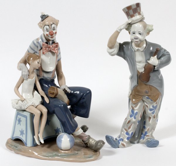 LLADRO PORCELAIN FIGURES OF CLOWNS, TWO: LLADRO PORCELAIN FIGURES OF CLOWNS, TWO, H 13" & 13 1/2":Including "Clown with Violin", number 1126, and "Clown and Girl with Concertina and Ball", number 5052.