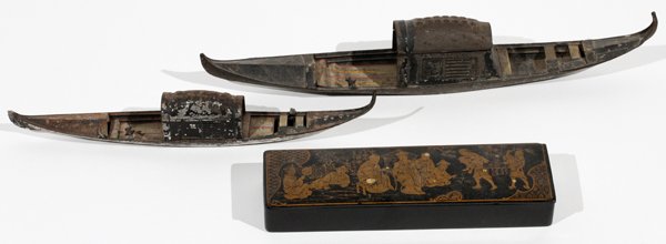 PAPIER MACHE PEN BOX & CHINESE JUNK INKWELLS: PAPIER MACHE PEN BOX & CHINESE JUNK INKWELLS (2), LATE 19TH C., L 7 3/4"-13":Including 1 Victorian papier mache pen box with hinged lid, measuring H.1" x 7 3/4" x 2"; together with 2 metal inkwells in