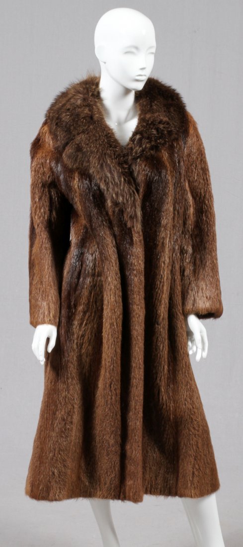 OSCAR DE LA RENTA LADY'S BEAVER FUR COAT: OSCAR DE LA RENTA LADY'S BEAVER FUR COAT, L 49":Labeled: Oscar de la Renta. Measuring L.49" x 19", L. 24" to the shoulder.
