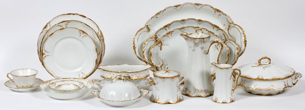 THEODORE HAVILAND LIMOGES DINNER SET, 92 PCS: THEODORE HAVILAND LIMOGES DINNER SET, 92 PCS: 10 plates @ 8 3/4"; 11 plates @ 8"; 10 soups 7.5"; 11 cups; 11 saucers; 2 covered vegetable dishes 10"; 3 platters @ 16", 13", 12"; 1 gravy boat on stand;