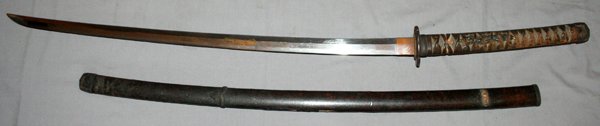 JAPANESE KATANA EARLY 20TH C: JAPANESE KATANA, EARLY 20TH C, L 30" BLADE:having a 30" blade (29" cutting edge), wrapped silk over ray skin hilt, pierced brass horse form tsuba, dragon form Menukis of brass and gold, brass pommel. 
