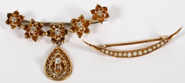 14KT GOLD PEARL AND DIAMOND BROOCHES 2 PCS: 14KT YELLOW GOLD, PEARL AND DIAMOND BROOCHES, 2 PCS., W 1 1/2" EACH:one by Kent & Sons, crescent shape with 15 graduated seed pearls, 14kt yellow gold. Second brooch, antique, c1900, having a suspende
