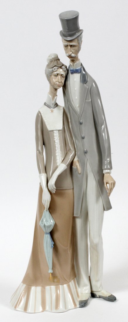 LLADRO PORCELAIN FIGURE GROUP 'OLD FOLKS' (1 of 2)