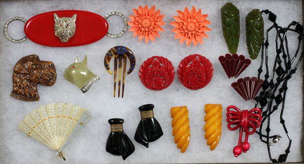 BAKELITE & OTHER COSTUME JEWELRY 19 PIECES (1 of 2)