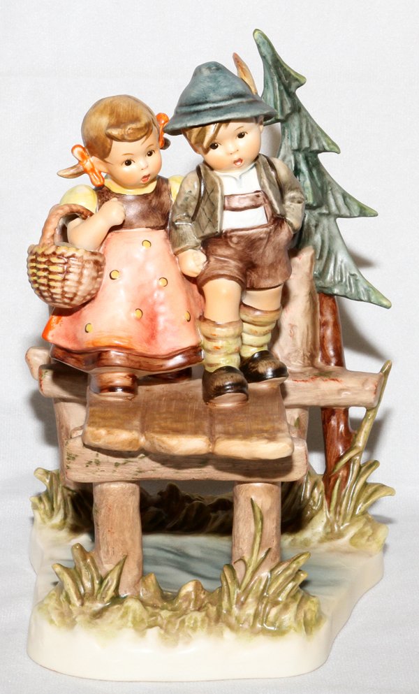 HUMMEL BISQUE FIGURE 1992 (1 of 2)