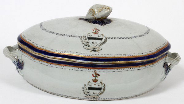 CHINESE EXPORT PORCELAIN COVERED TUREEN 18TH C. (1 of 2)