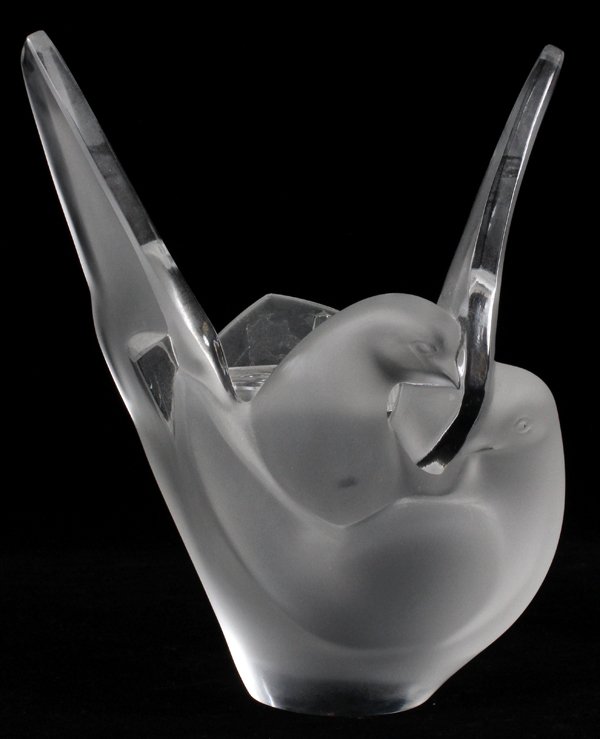 LALIQUE 'SYLVIE' FROSTED GLASS VASE (1 of 2)