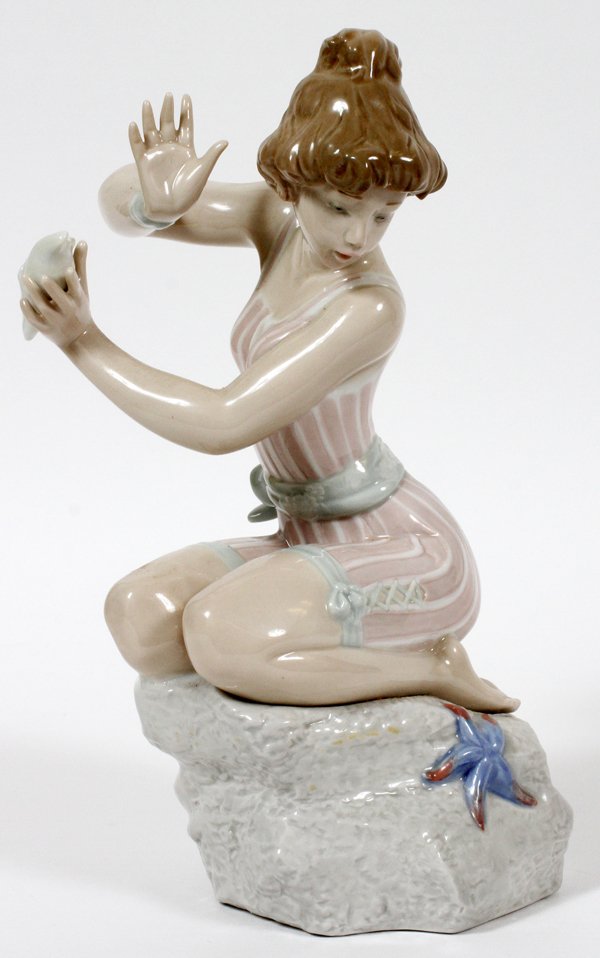 LLADRO PORCELAIN FIGURE 'STARTLED' (1 of 2)
