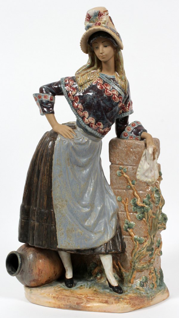 LLADRO GRES FIGURE 'WOMAN W/ HAT' (1 of 3)