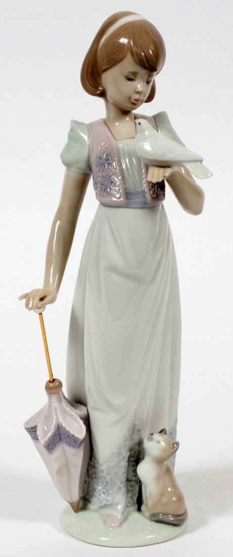 LLADRO PORCELAIN FIGURE 'SUMMER STROLL' #7611 (1 of 2)