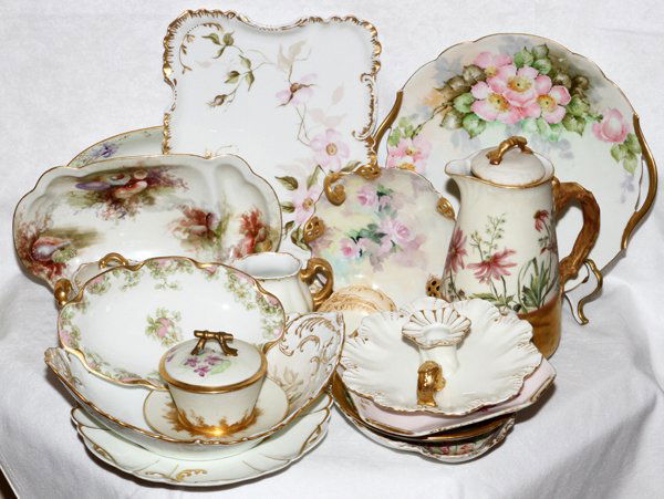 HAND-PAINTED PORCELAIN TABLEWARE C. 1900 18 PIECES (1 of 1)