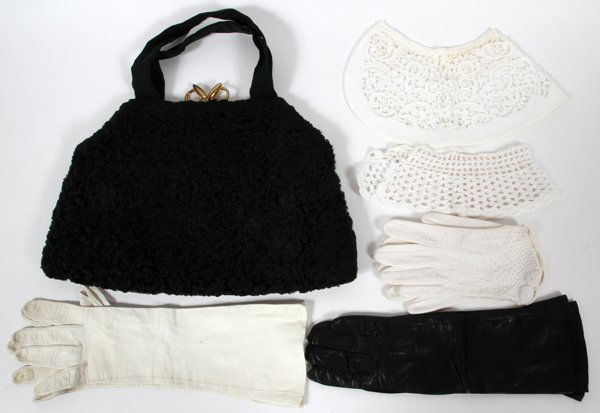 VINTAGE LAMBS WOOL PURSE AND THREE PAIR OF GLOVES (1 of 1)