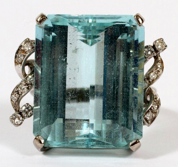 PLATINUM 28.1CT AQUAMARINE & DIAMOND RING (1 of 3)