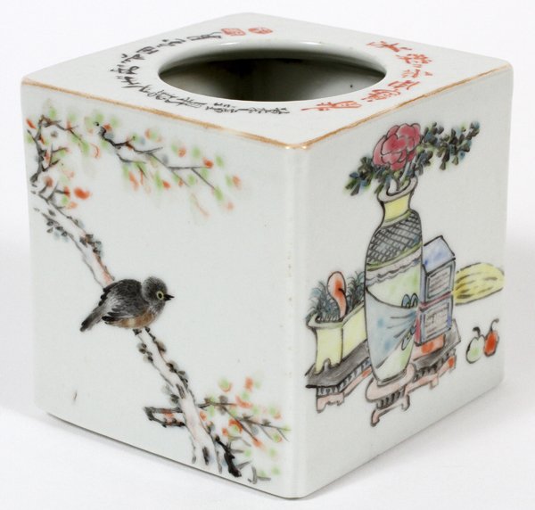 CHINESE PORCELAIN BRUSH POT EARLY 20TH C. (1 of 3)