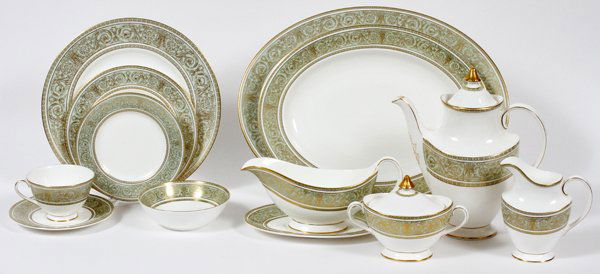 ROYAL DOULTON 'ENGLISH RENAISSANCE' DINNER SET (1 of 2)