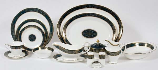 ROYAL DOULTON 'CARLYLE' PORCELAIN DINNER SET, 94 (1 of 3)