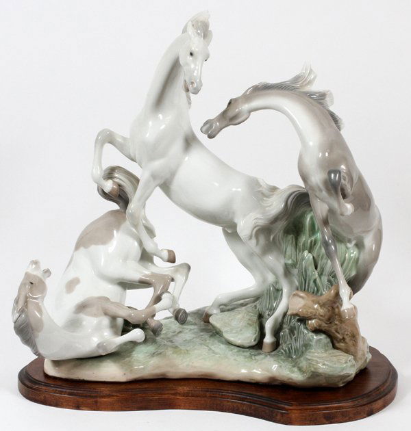 LLADRO PORCELAIN FIGURE 'HORSE'S GROUP' #1021 (1 of 2)