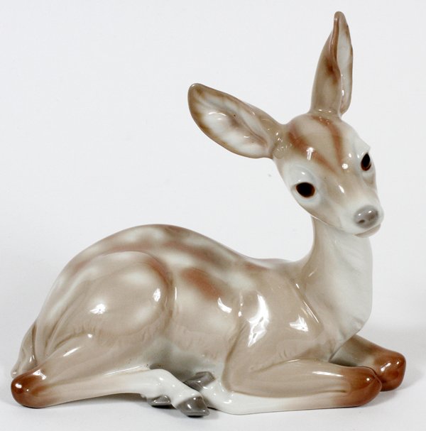 LLADRO PORCELAIN FIGURE 'DEER' (1 of 2)