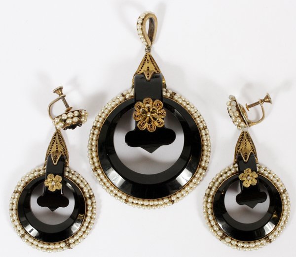 JET SEED PEARL & STERLING PENDANT &PAIR OF EARCLIPS (1 of 1)