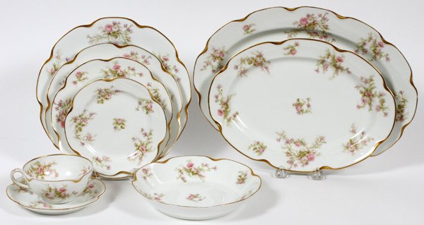 HOWELL & LIMOGES PORCELAIN DINNER SERVICE 83 PIECES (1 of 3)