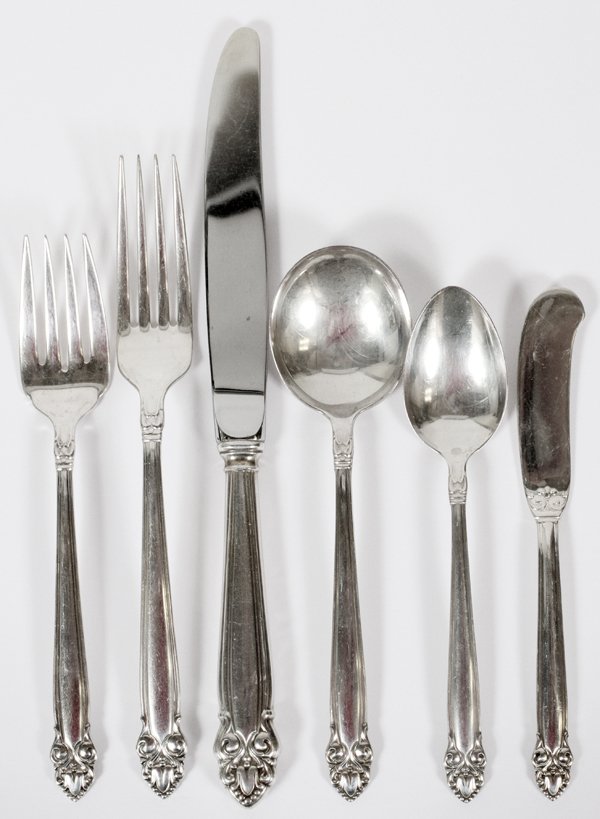 LUNT 'CANTERBURY BELL' STERLING FLATWARE SET 48 PCS (1 of 2)