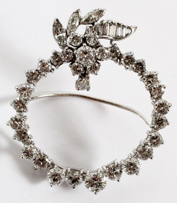 DIAMOND AND PLATINUM BROOCH 2 CTS APPROX. (1 of 3)