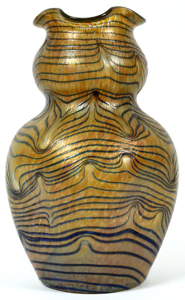 LOETZ IRIDESCENT GLASS VASE CIRCA 1900 POSSIBLY KRALIK (1 of 2)