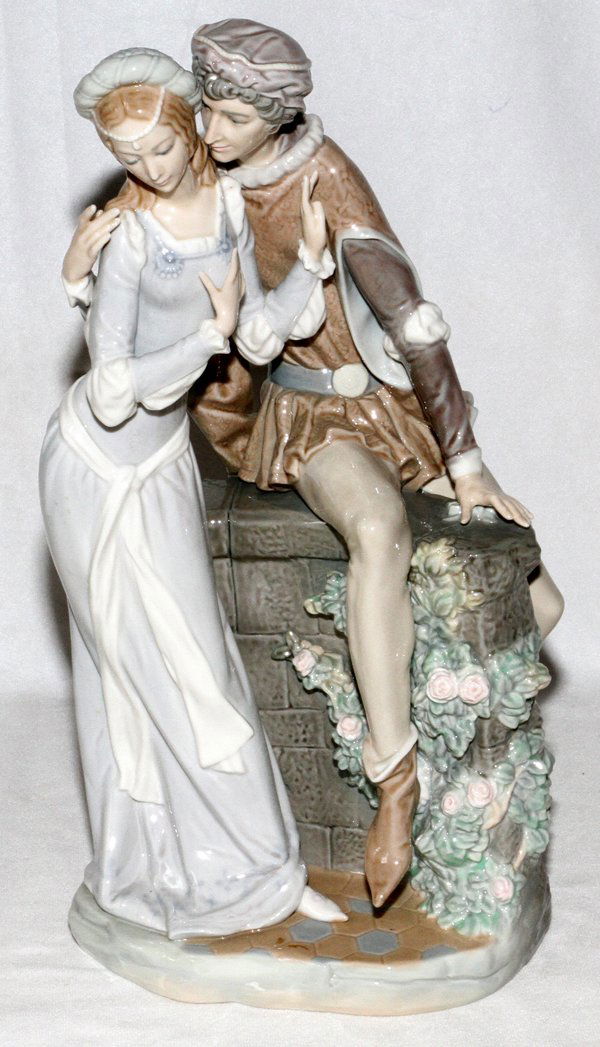 LLADRO PORCELAIN FIGURE GROUP (1 of 2)
