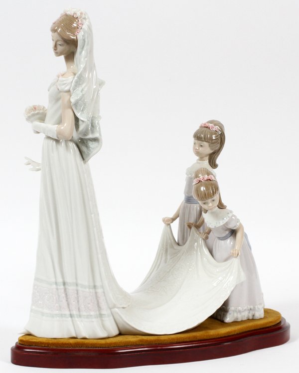 LLADRO PORCELAIN GROUP 'HERE COMES THE BRIDE' (1 of 3)
