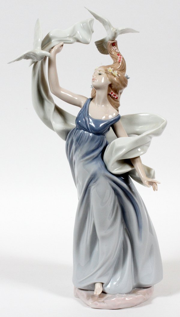 LLADRO PORCELAIN FIGURE 'NEW HORIZONS' (1 of 2)