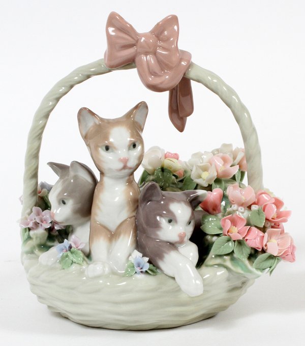 LLADRO PORCELAIN FIGURE 'PURR-FECT' (1 of 2)