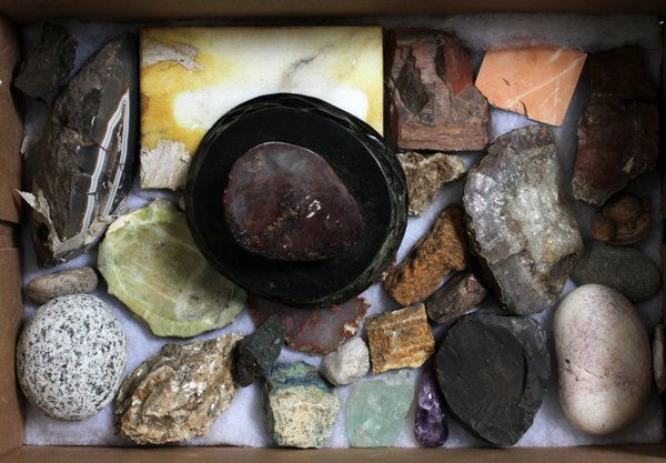 MINERAL ROCKS PETRIFIED WOOD AGATE QUARTZ ETC. (1 of 1)