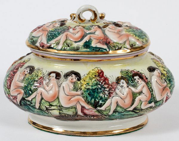 ITALIAN CAPODIMONTE, OVAL COVERED BOX (1 of 2)