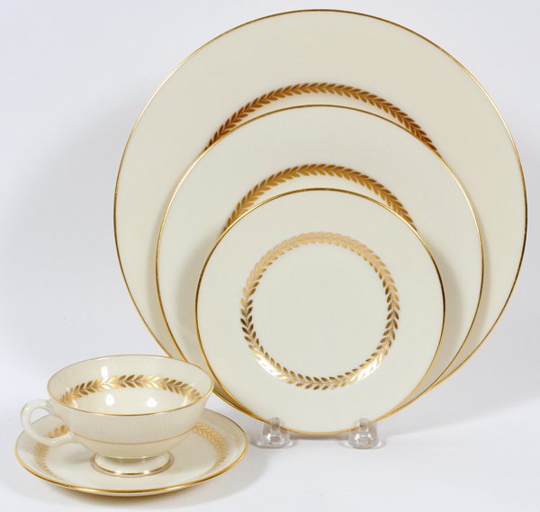 LENOX 'IMPERIAL' PORCELAIN DINNER SET 59 PIECES (1 of 2)