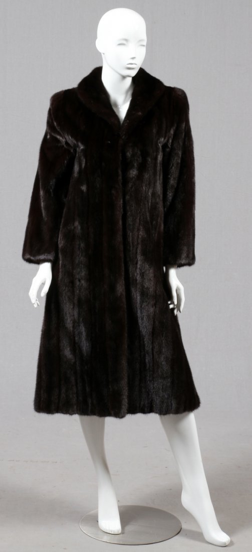 MINK FUR COAT FOR LAZARE'S: MINK FUR COAT FOR LAZARE'S:Approximate size 6. Retailed by Lazare's Furs Windsor, Ont. Canada. For a high resolution photo CLICK HERE