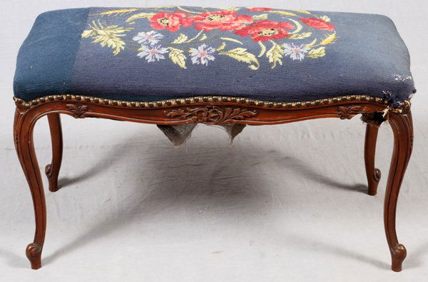 FRENCH STYLE NEEDLEPOINT BENCH C. 1940 (1 of 2)