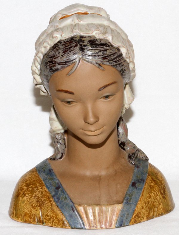 LLADRO GRES BUST 'YOUNG LADY' (1 of 2)